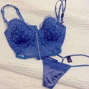 Beautiful Periwinkle half bustier set 34d